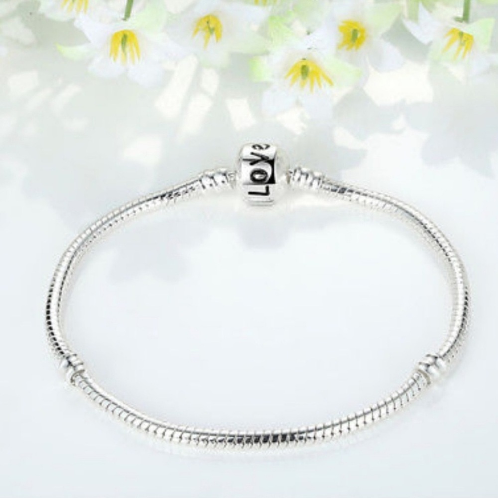 NWOT ❤️ 7.5” STERLING SILVER PLATED SNAKE BRACELET w/BUILT-IN ‘LOVE’ CHARM CLASP - Picture 2 of 3